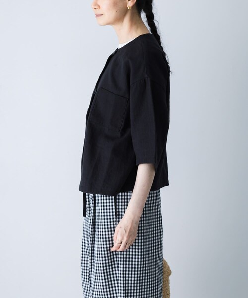かぐれ(カグレ)の「ノーカラーハーフスリーブジャケット(ノーカラージャケット・レディース・NATURAL/BLACK・Free)」の4枚目の写真