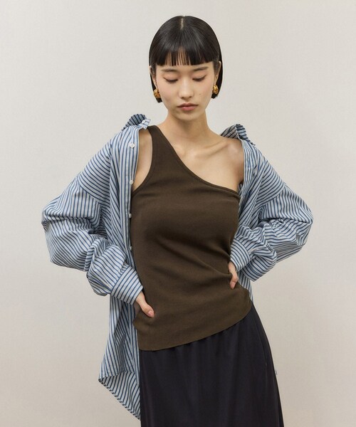 ADAM ET ROPE'（アダムエロペ）の「シルク混ワンショルタンクトップ（タンクトップ・レディース・ブラック/ダークブラウン系/ブルー系・F）」の4枚目の写真