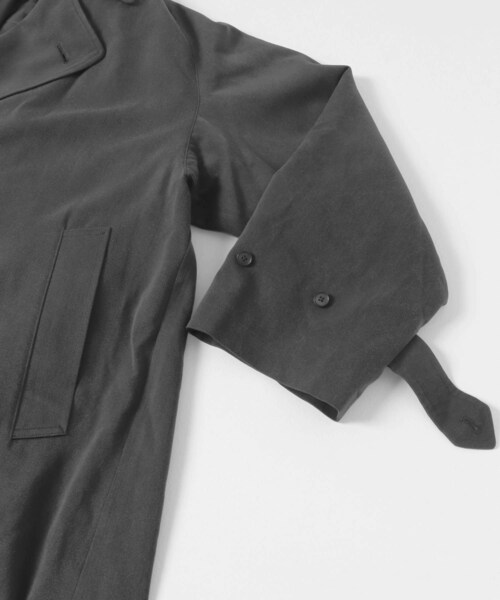 URBAN RESEARCH(アーバンリサーチ)の「A PRESSE Maxi Length Washed Silk Trench Coat(ステンカラーコート・メンズ・CHARCOAL/GRAY・2/3)」の9枚目の写真