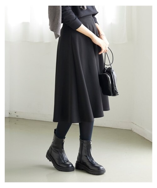 nissen（ニッセン）の「＜大きいサイズ＞ あったか裏起毛カットジョーゼットフレアスカート（ゆったりヒップ）■大人の落ち感シリーズ■（スカート・レディース・黒/ローズピンク/キャメルベージュ/アズールブルー/チャコール・L/LL/3L/4L/5L/6L/8L/10L）」の2枚目の写真