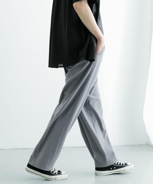 ITEMS URBANRESEARCH（アイテムズ アーバンリサーチ）の「『セットアップ対応』ウォッシャブル×クールタッチTRストレートパンツ（その他パンツ・メンズ・BLK/BEG/GRY/CHK・M/L）」の2枚目の写真