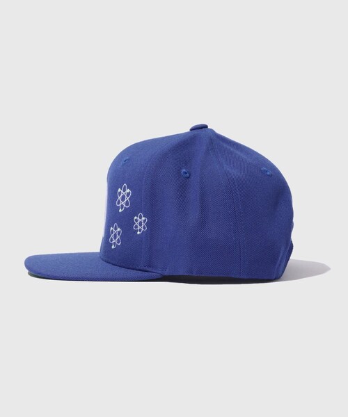 ADAM ET ROPE'（アダムエロペ）の「【Little Yarmouth/リトルヤーマス】AOI Embroidery Cap（キャップ・メンズ・ブルー・F）」の3枚目の写真