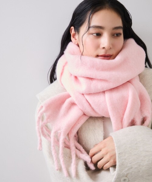 VIS（ビス）の「ふわふわフリンジマフラー/静電気防止（マフラー・レディース・ライトグレー/キナリ/ベージュ/ブルー/レッド/ピンク系・F）」の11枚目の写真