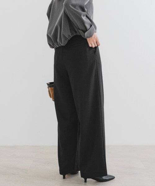 URBAN RESEARCH ROSSO（アーバンリサーチロッソ）の「『UR TECH SMOOTHLUXE』F by ROSSO　タックワイドパンツ（その他パンツ・レディース・BEIGE/C/GRAY/BLACK・34/36/38）」の9枚目の写真