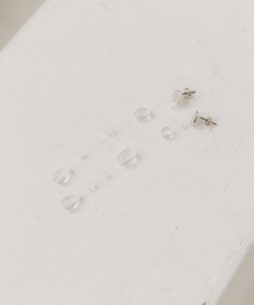 KBF（ケイビーエフ）の「シズクピアス（ピアス（両耳用）・レディース・CLEAR/KHAKI・One）」の2枚目の写真