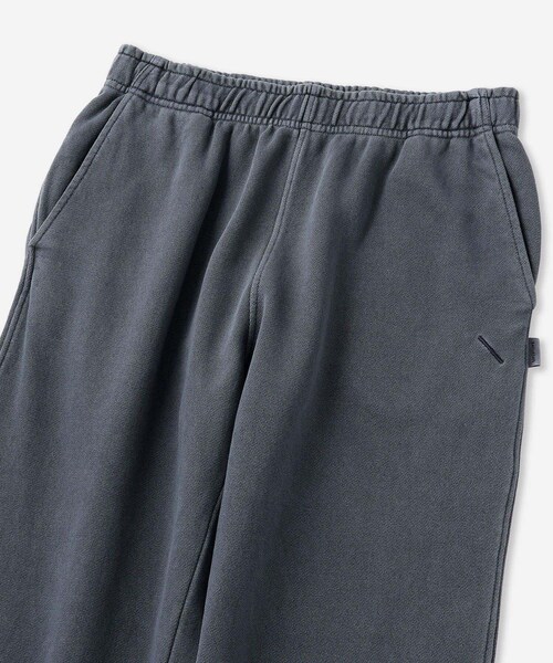 Saturdays NYC（サタデーズ ニューヨークシティ ）の「Fulton Pigment Dyed Sweatpants | WOMEN（その他パンツ・レディース・チャコール/キナリ/ブルー・L/M/S）」の14枚目の写真