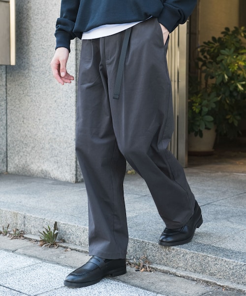 URBAN RESEARCH DOORS(アーバンリサーチドアーズ)の「ウェビングベルトチノパンツ(その他パンツ・メンズ・BLACK/CHARCOAL/MOCHA/OLIVE・S/M/L)」の2枚目の写真