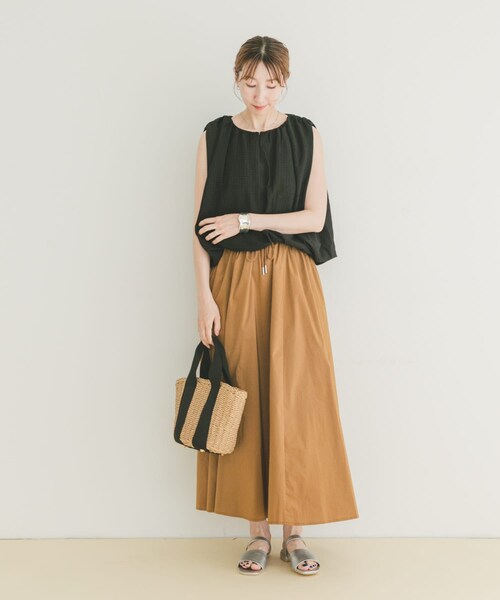 ITEMS URBANRESEARCH（アイテムズ アーバンリサーチ）の「バルーンスリーブノースリブラウス（シャツ/ブラウス・レディース・OFF/OFF×BLK/BLK・FREE）」の16枚目の写真