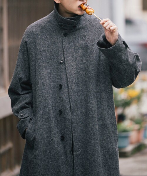 URBAN RESEARCH(アーバンリサーチ)の「POLYPLOID LONG COAT C(ステンカラーコート・メンズ・CHARCOAL・3/4)」の4枚目の写真