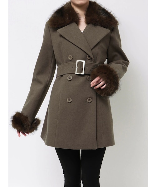 GYDA（ジェイダ）の「ベルト付きタイトファーコート（ダウンジャケット/コート・レディース・ブラック/ブラウン・F）」の4枚目の写真