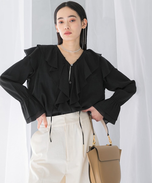 URBAN RESEARCH ROSSO（アーバンリサーチロッソ）の「『WEB/一部店舗限定』ラッフルデザインブラウス（シャツ/ブラウス・レディース・OFF WHITE/BLACK/PINK・FREE）」の2枚目の写真