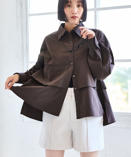 VIS(ビス)の「裾ティアードオーバーシャツ/UVケア・イージーケア(シャツ/ブラウス・レディース・ホワイト/ダークブラウン/ライトグリーン/サックス・F)」の2枚目の写真