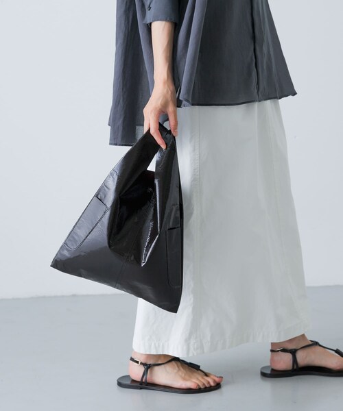 かぐれ（カグレ）の「TIDI DAY AND AUGUST　PVC TOTE S（トートバッグ・レディース・BROWN/BLACK・FREE）」の4枚目の写真