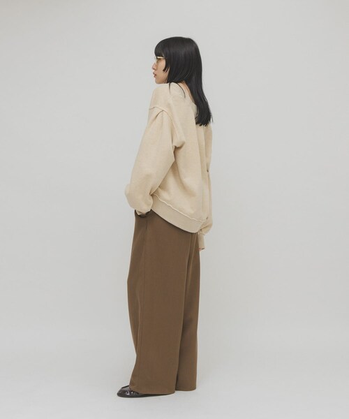 KBF（ケイビーエフ）の「2WAYルーズスウェット（Tシャツ/カットソー・レディース・BEIGE/LATTE/CHARCOAL・One）」の20枚目の写真