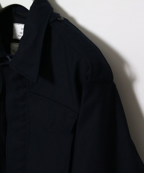 ADAM ET ROPE'（アダムエロペ）の「MENS【HYKE】M-51 TYPE FIELD JACKET/BIG FIT（ミリタリージャケット・メンズ・オリーブ/ネイビー・L）」の6枚目の写真