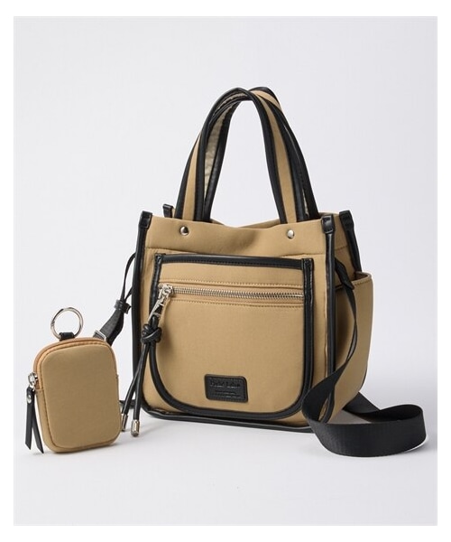 nissen（ニッセン）の「１０ポケットダイバー風素材軽量２WAYトートバッグ（ミニポーチチャーム付）　Poche Lab（ポッシェ ラボ）（トートバッグ・メンズ・ライトグレー×ホワイト/ベージュ×黒/黒×黒・Y）」の5枚目の写真