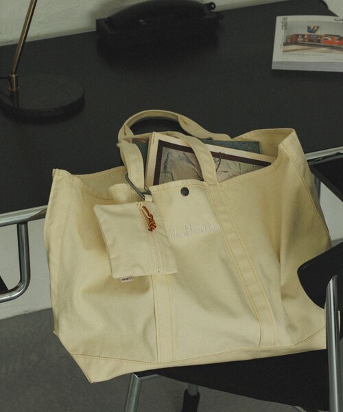 ADAM ET ROPE'(アダムエロペ)の「【L.L.Bean for SALON(エル・エル・ビーン)】別注グローサリー・トート&チャームポーチ(トートバッグ・レディース・キャメル/カーキ/ブルー系/レッド系/イエロー系・F)」の15枚目の写真