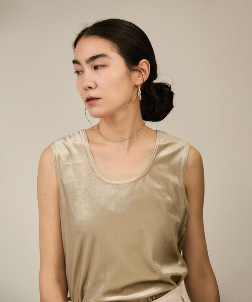 ADAM ET ROPE'（アダムエロペ）の「トリアセベロア前後2WAYノースリーブ/タンクトップ / セットアップ対応（タンクトップ・レディース・ブラック/ベージュ・F）」の11枚目の写真