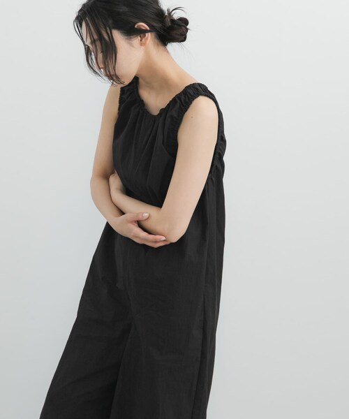 KBF(ケイビーエフ)の「『WEB限定』ギャザーディティールオールインワン(つなぎ/オールインワン・レディース・OYSTER/BLACK・One)」の21枚目の写真