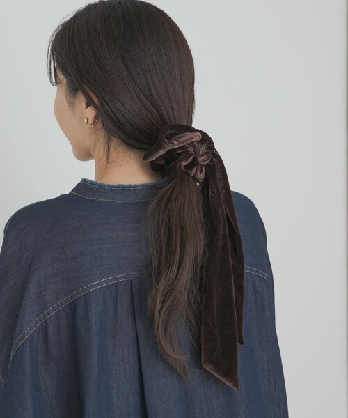 URBAN RESEARCH DOORS(アーバンリサーチドアーズ)の「ベロアリボンシュシュ(ヘアゴム・レディース・BROWN/CHARCOAL・one)」の10枚目の写真