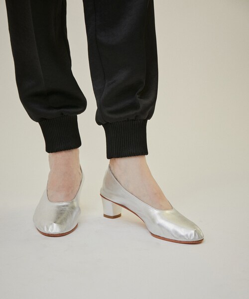 ADAM ET ROPE'（アダムエロペ）の「【公式サイト限定・雑誌掲載】【MARTINIANO（マルティニアーノ）】HIGH GLOVEシルバー（パンプス・レディース・シルバー・36/37/38/39）」の5枚目の写真