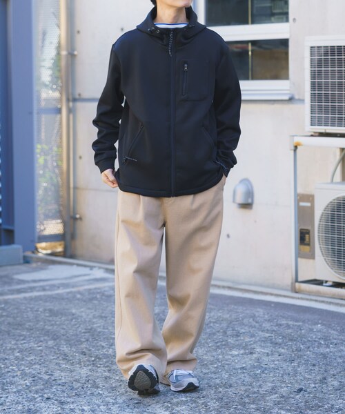 ITEMS URBANRESEARCH(アイテムズ アーバンリサーチ)の「調温機能ストレッチダンボールパーカー(楽着シリーズ)(パーカー・メンズ・BLK/GRY/NVY・M/L)」の8枚目の写真