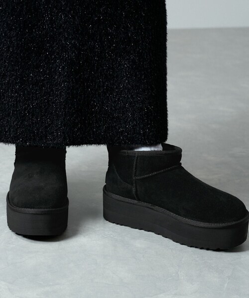 ADAM ET ROPE'（アダムエロペ）の「【UGG(アグ)】クラシック ウルトラ ミニ プラットフォーム（ブーツ・レディース・ブラック/キャメル系・22.0/23.0/24.0/25.0）」の3枚目の写真