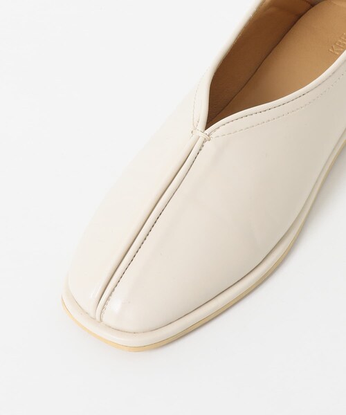 KBF（ケイビーエフ）の「センターシームフラットシューズ（パンプス・レディース・IVORY/BLACK・36/37/38）」の12枚目の写真