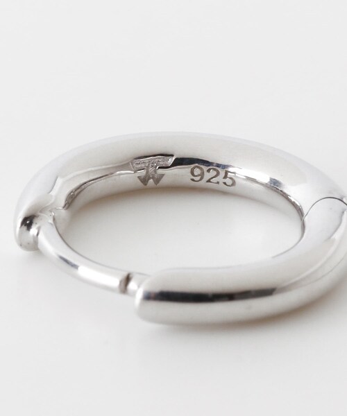 URBAN RESEARCH(アーバンリサーチ)の「Classic Hoops Small(ピアス(両耳用)・レディース・Silver・-)」の6枚目の写真