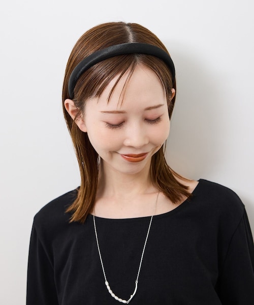 ROPE' PICNIC（ロペピクニック）の「プレート付きサテンカチューシャ（カチューシャ・レディース・ブラック/ブラウン系/ベージュ系・F）」の5枚目の写真