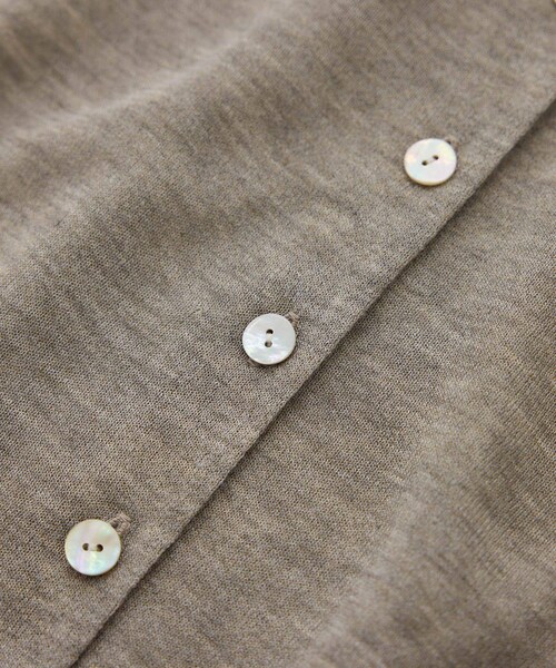 ROPE'(ロペ)の「【洗える】LEVITAクルーネックシアーカーディガン(カーディガン/ボレロ・レディース・ブラック/ベージュ系・F)」の13枚目の写真