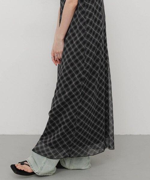 SENSE OF PLACE by URBAN RESEARCH(センスオブプレイスバイアーバンリサーチ)の「チェックシアーナローワンピース(ワンピース・レディース・BLACK/BROWN/BEIGE・One/COMPACT)」の5枚目の写真