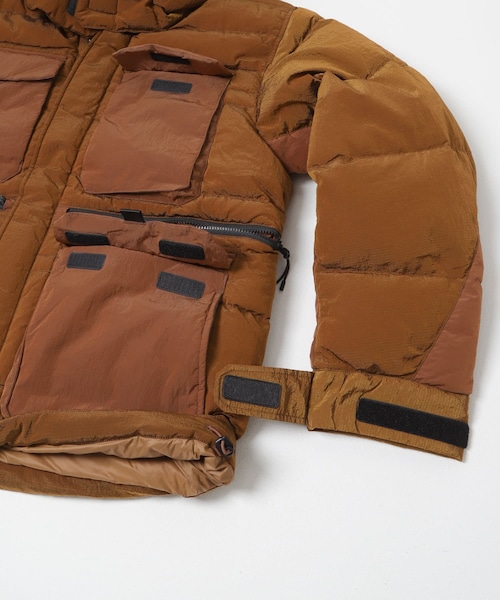 EKAL（エカル）の「WHITE MOUNTAINEERING　RIPSTOP DOWN JACKET（その他アウター・メンズ・BLACK/BROWN・2/3）」の10枚目の写真