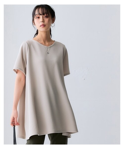 nissen（ニッセン）の「ふくれジャガードカットソー5分袖Vネックフレアチュニック(イージーケア・ＵＶカット・接触冷感）＜大きいサイズ有＞（チュニック・レディース・黒/ライトグレー/グレイッシュブルー/ソフトイエロー・S/M/L/LL/3L/4L/5L/6L/8L/10L）」の18枚目の写真