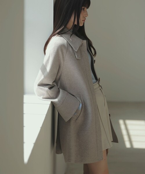 VIS（ビス）の「【アウター総選挙2位】フレアーチェスターコート（チェスターコート・レディース・ブラック/ベージュ・F）」の2枚目の写真