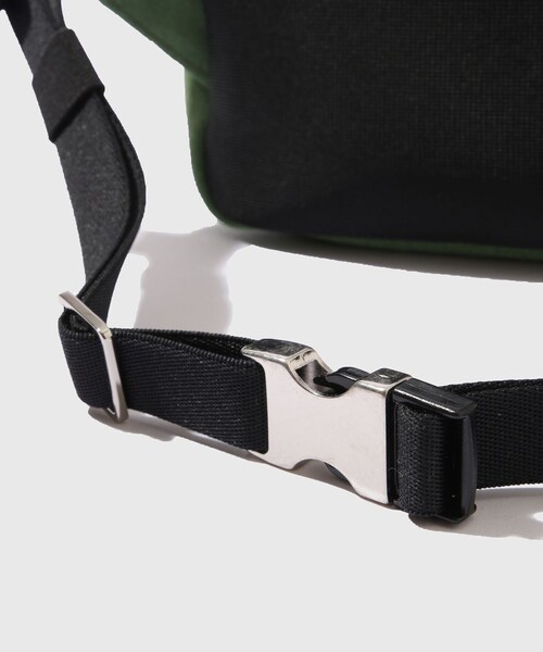 ADAM ET ROPE'（アダムエロペ）の「【URU/ウル】WAIST POUCH B（ボディバッグ/ウエストポーチ・メンズ・グリーン/パープル・F）」の11枚目の写真