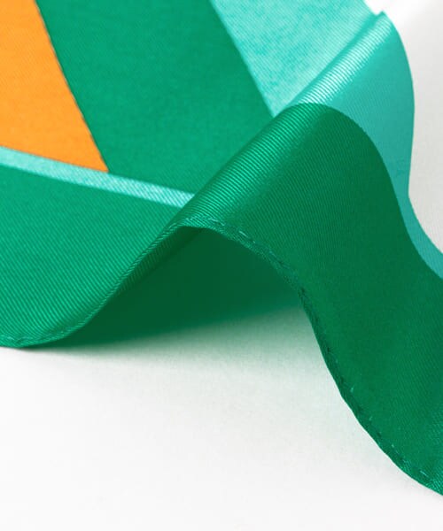 URBAN RESEARCH DOORS（アーバンリサーチドアーズ）の「シルクスカーフ∴（バンダナ/スカーフ・レディース・BEIGE/GREEN・one/One）」の5枚目の写真