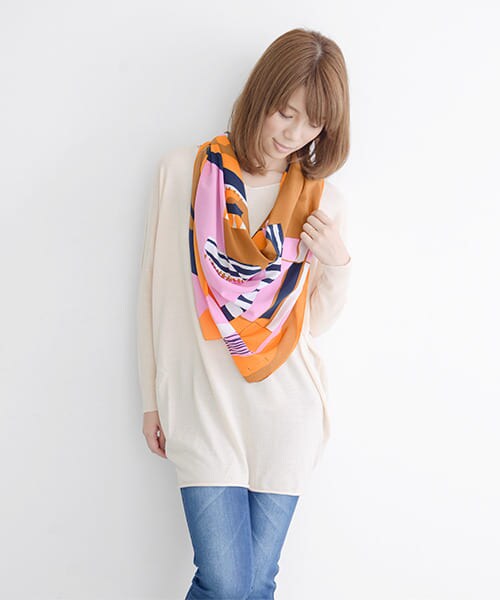 URBAN RESEARCH ROSSO（アーバンリサーチロッソ）の「幾何学スカーフ（マフラー・レディース・PINK/NAV・Free）」の5枚目の写真