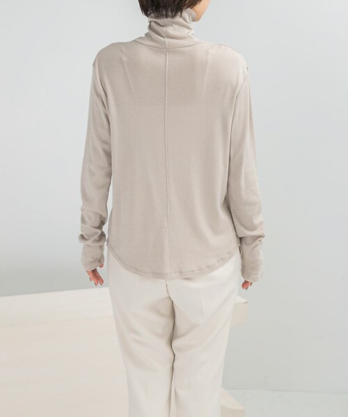 URBAN RESEARCH ROSSO（アーバンリサーチロッソ）の「コットンカシミヤハイネックカットソー（Tシャツ/カットソー・レディース・OFF/GREIGE/NAVY・Free）」の19枚目の写真