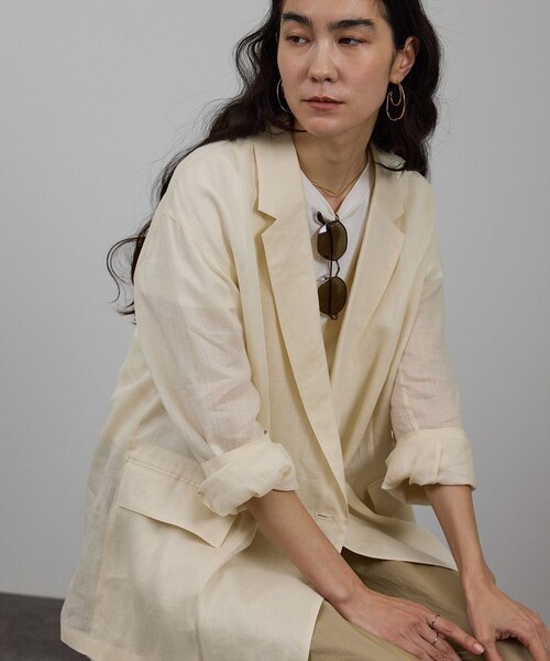 ADAM ET ROPE'（アダムエロペ）の「ラミーシアージャケット［UVケア・洗える・サイズ展開・今から秋まで］（テーラードジャケット・レディース・チャコール/オフホワイト/レンガ系・M/S）」の2枚目の写真