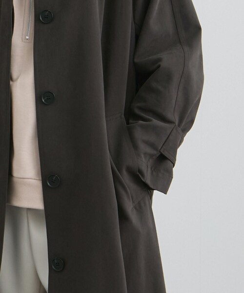 ADAM ET ROPE'（アダムエロペ）の「【WEB限定】エフォートレスステンカラーコート（トレンチコート・レディース・チャコール/ベージュ・F）」の10枚目の写真