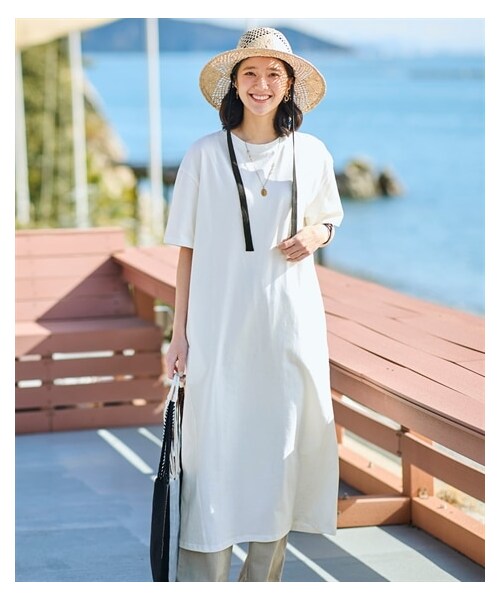 nissen（ニッセン）の「大きいサイズ 綿100％汗染みしにくいゆるシルエットロングチュニック（チュニック・レディース・黒/オフホワイト/グレイッシュブルー/モスカーキ・L/LL/3L/4L/5L/6L/8L/10L）」の5枚目の写真