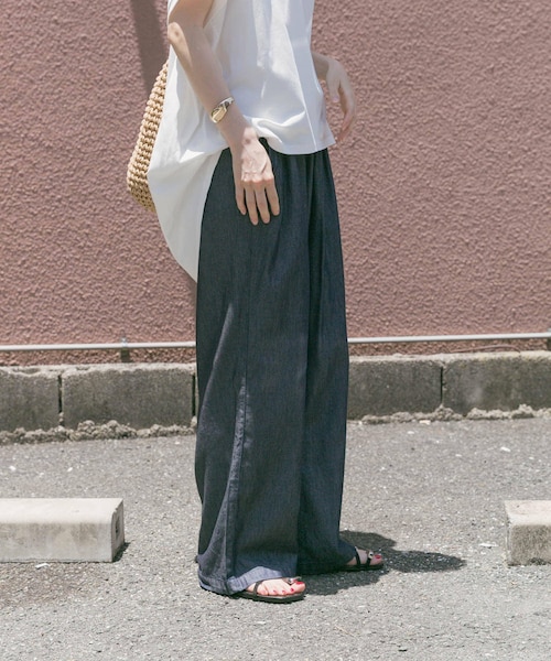 ITEMS URBANRESEARCH(アイテムズ アーバンリサーチ)の「『洗濯可』レーヨンデニムワイドパンツ(デニムパンツ・レディース・BLU/ONE WASH/BLK・Free)」の2枚目の写真