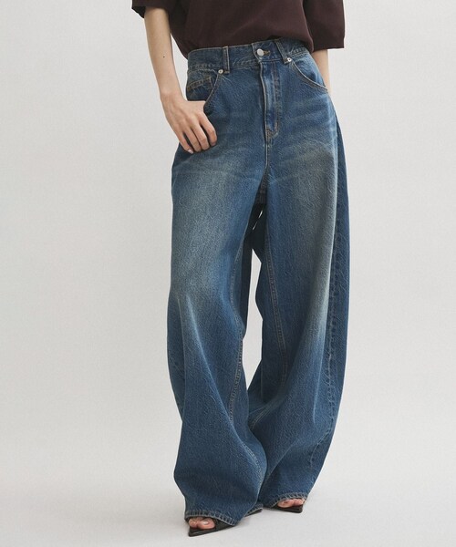 ADAM ET ROPE'（アダムエロペ）の「【サステナブル】バックタックワイドデニム（デニムパンツ・レディース・ブルー/サックス・36/38）」の5枚目の写真