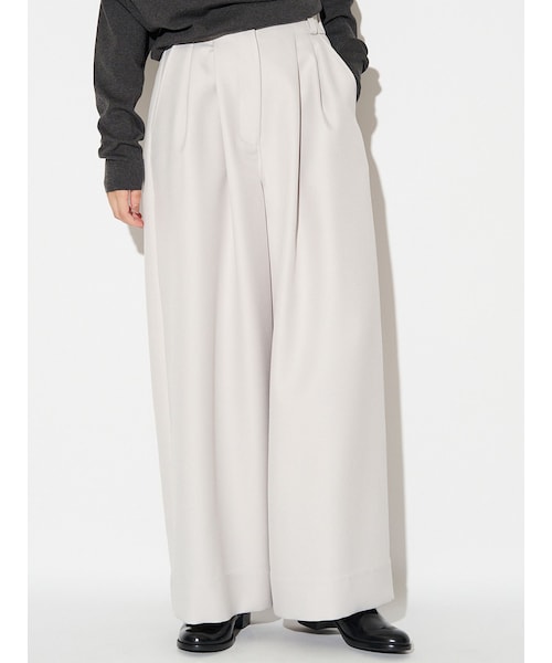 ELENDEEK（エレンディーク）の「TUCK WIDE REG PT（その他パンツ・レディース・オフホワイト/ブラック/ブラウン/モカ・01/02）」の2枚目の写真