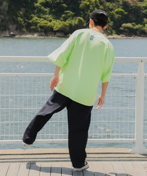 URBAN RESEARCH（アーバンリサーチ）の「Wide Dad GRAPHIC T-SHIRTS