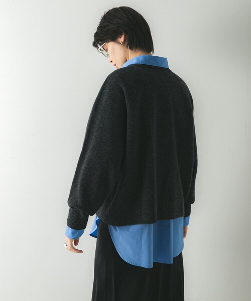 URBAN RESEARCH（アーバンリサーチ）の「カシミヤ強縮クルーネックニット（ニット/セーター・レディース・BEIGE/LIGHT GRAY/TOP GRAY/RED・FREE）」の19枚目の写真
