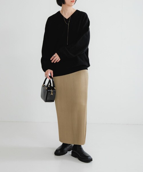 URBAN RESEARCH(アーバンリサーチ)の「サテンプリーツストレートラインスカート(スカート・レディース・BEIGE/KHAKI・FREE)」の5枚目の写真