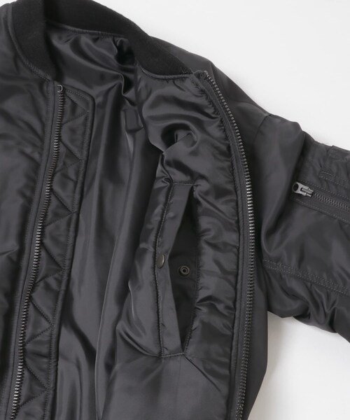 URBAN RESEARCH DOORS(アーバンリサーチドアーズ)の「marka MA-1(ミリタリージャケット・メンズ・SAGE GREEN/BLACK・2/3)」の9枚目の写真
