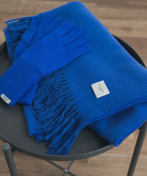 URBAN RESEARCH DOORS（アーバンリサーチドアーズ）の「なめらかプレーンストール（ストール/ショール・レディース・BEIGE/YELLOW/BLUE/GRAY・one）」の4枚目の写真